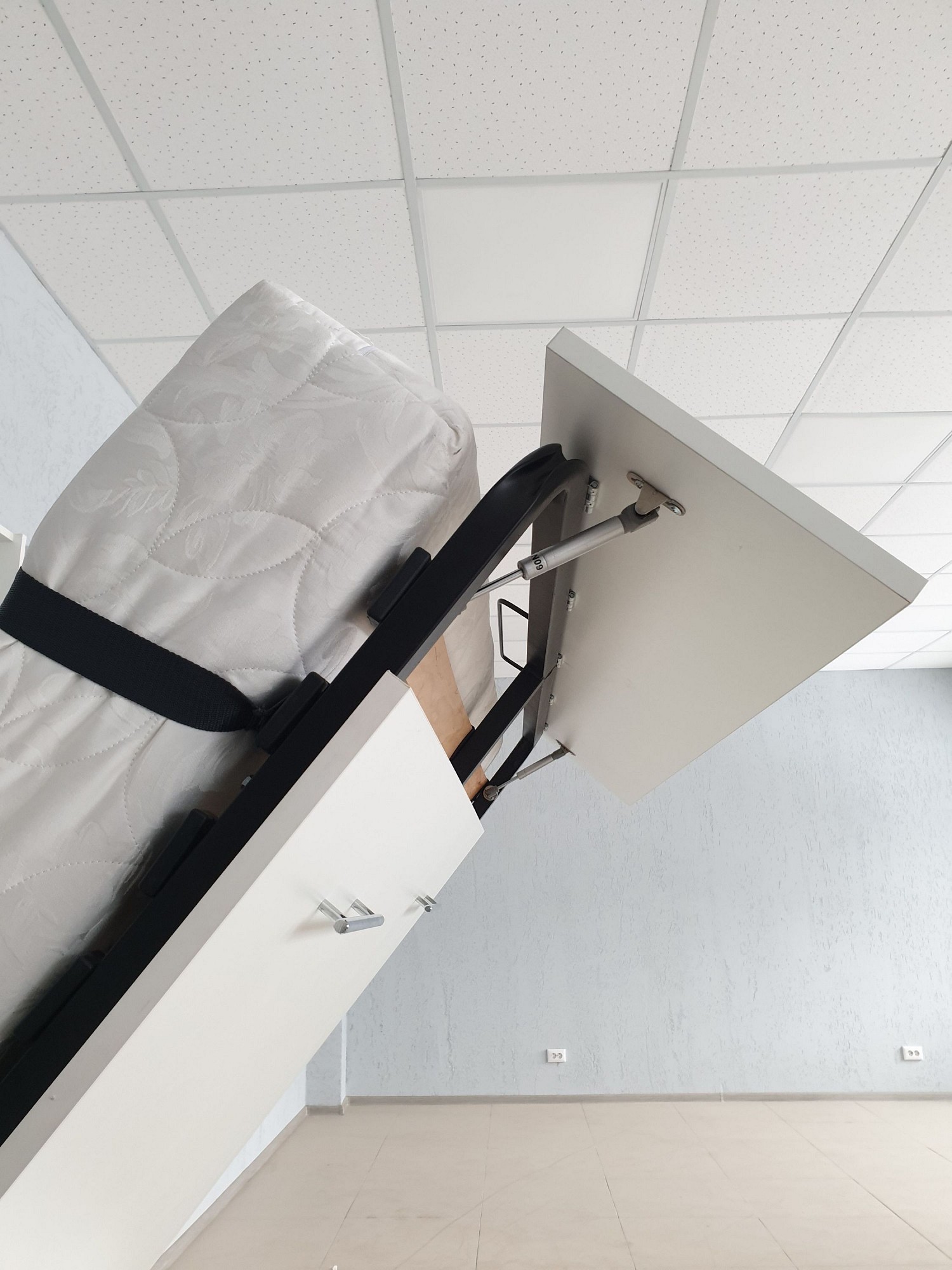 подъемный механизм для откидной кровати на газовых лифтах