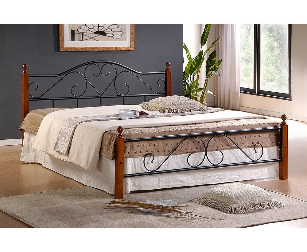 двуспальная кровать с металлическим основанием